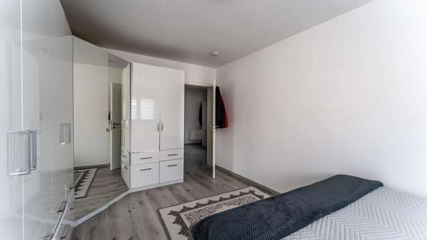 Schlafzimmer - Etagenwohnung in 78224 Singen mit 78m² kaufen