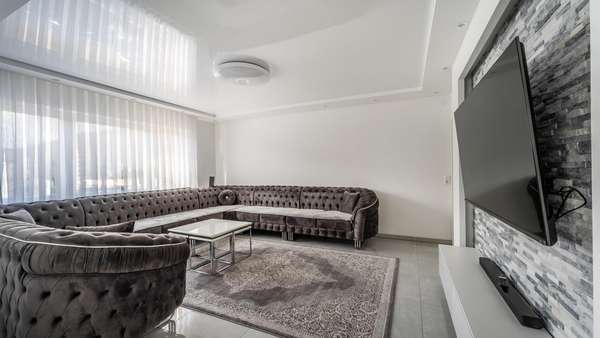 Wohnzimmer - Etagenwohnung in 78224 Singen mit 78m² kaufen