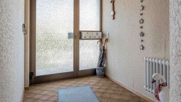 EG: Hauseingang - Einfamilienhaus in 78259 Mühlhausen-Ehingen mit 161m² kaufen
