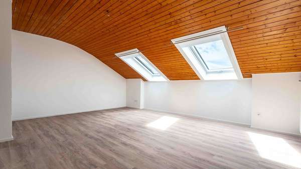 Großzügiger Wohnraum - Dachgeschosswohnung in 78239 Rielasingen-Worblingen mit 66m² kaufen
