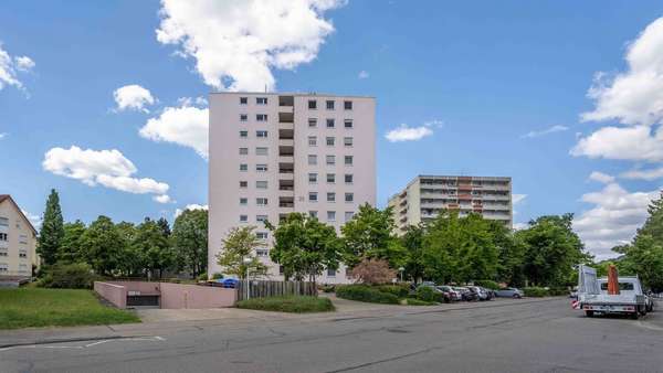 Außenansicht Außenansicht - Etagenwohnung in 78239 Rielasingen-Worblingen mit 111m² kaufen