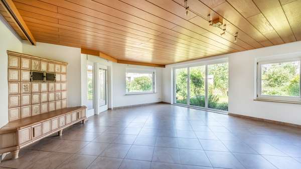 Großzügiger Wohnbereich - Einfamilienhaus in 78247 Hilzingen mit 157m² kaufen