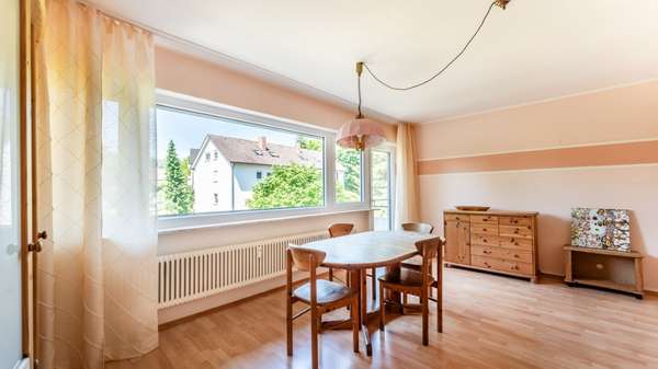 Wohnbereich mit Balkonzugang - Etagenwohnung in 78234 Engen mit 77m² kaufen