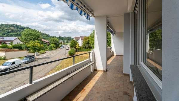 Balkon mit Blick zum Rosenegg - Etagenwohnung in 78239 Rielasingen-Worblingen mit 95m² kaufen