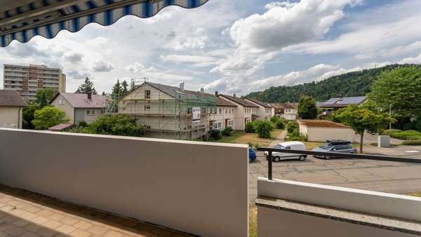 Balkon mit Blick zum Rosenegg - Etagenwohnung in 78239 Rielasingen-Worblingen mit 95m² kaufen