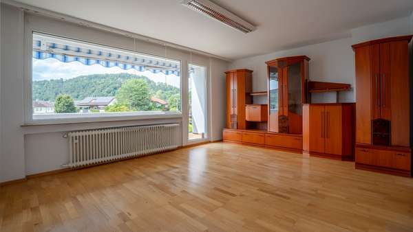 Wohnzimmer - Etagenwohnung in 78239 Rielasingen-Worblingen mit 95m² kaufen
