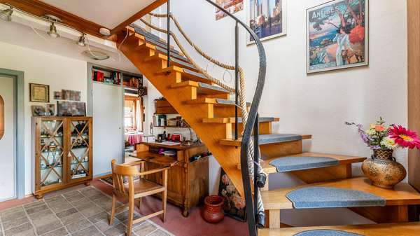 Treppe ins DG Treppe ins DG - Zweifamilienhaus in 78224 Singen mit 193m² kaufen