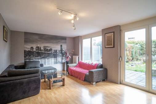 Wohnzimmer - Reihenendhaus in 78224 Singen mit 152m² kaufen