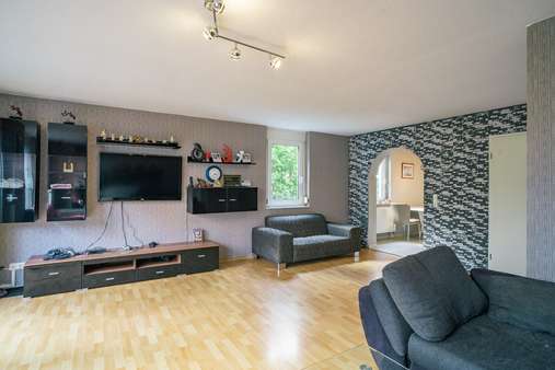 Wohnzimmer - Reihenendhaus in 78224 Singen mit 152m² kaufen