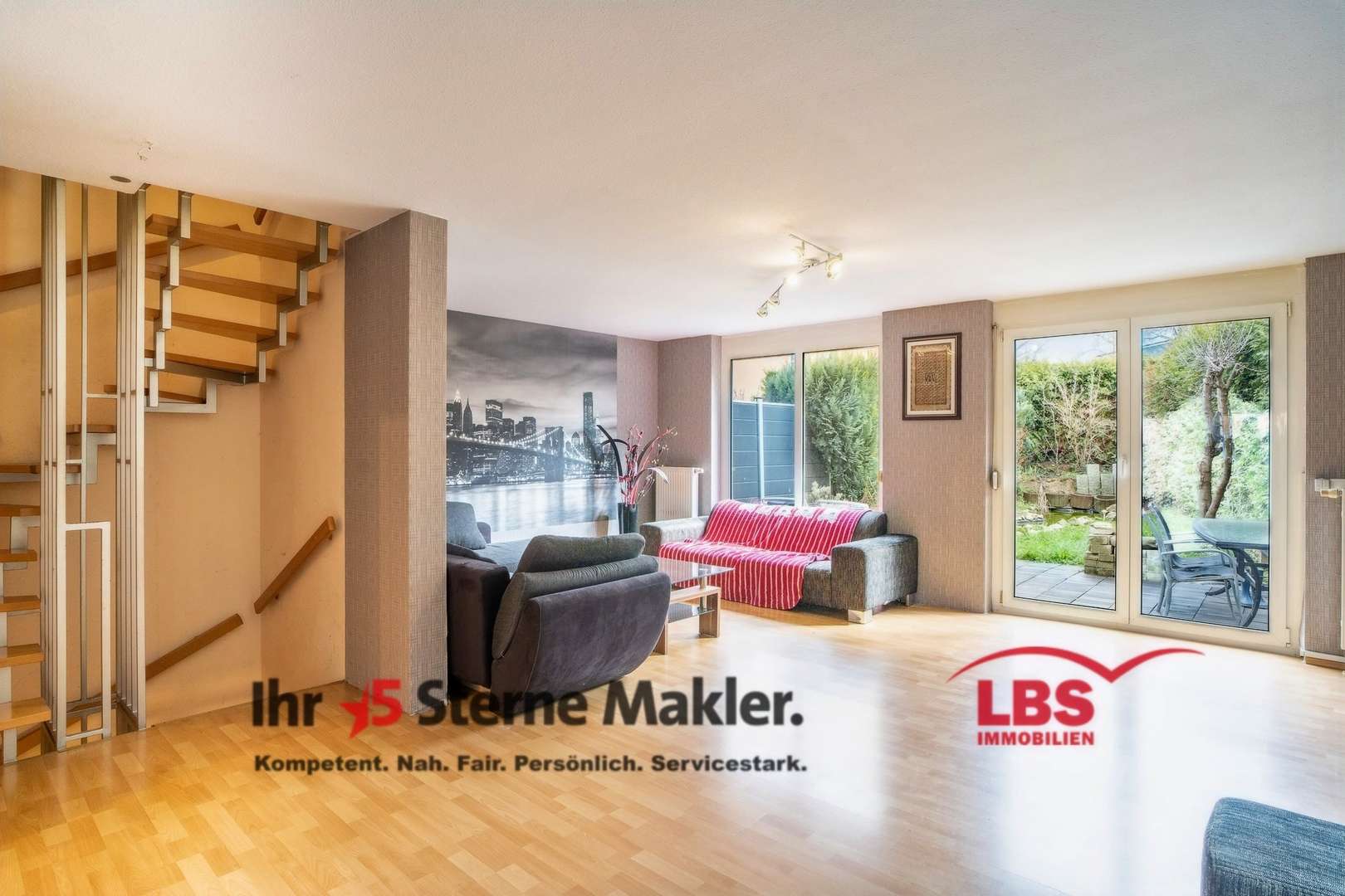 Wohnzimmer - Reihenendhaus in 78224 Singen mit 152m² kaufen