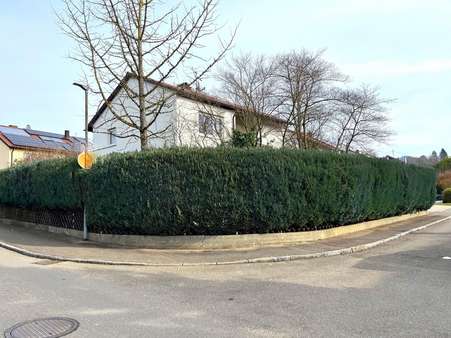Blickgeschütze Strassenansicht - Einfamilienhaus in 73084 Salach mit 164m² kaufen