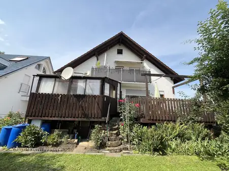 Hochwertige 5,5 Zi.-Maisonette über das gesamte OG/DG eines 4-Fam.-Hauses! Südbalkon! Gar., Stellpl.