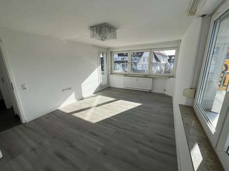 Wohnen/Essen mit Zugang Balkon - Etagenwohnung in 70794 Filderstadt mit 75m² kaufen