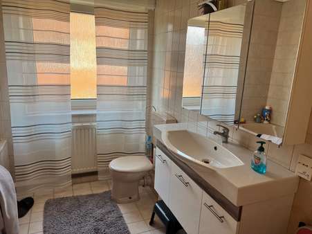 OG Badezimmer - Doppelhaushälfte in 33335 Gütersloh mit 96m² kaufen