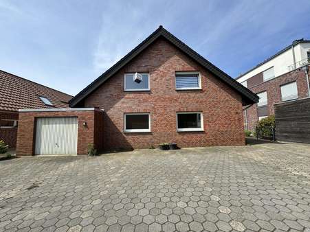 Straßenansicht - Zweifamilienhaus in 48485 Neuenkirchen mit 198m² kaufen