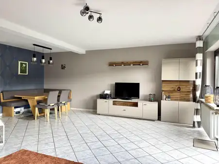 Ruhig wohnen im Dichterviertel – großzügige Wohnung mit Gartenanteil
