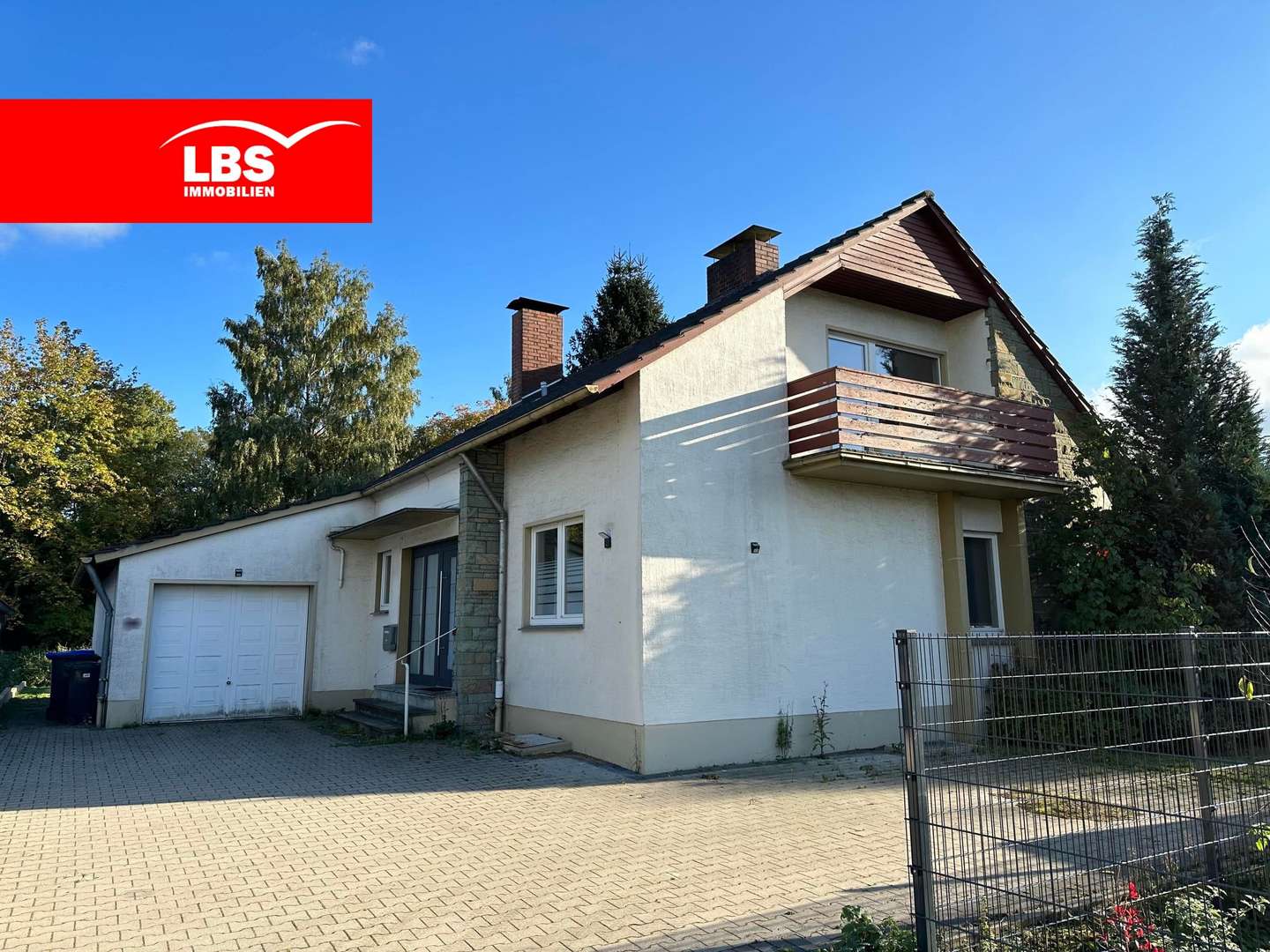 Vorderansicht-Hauseingang - Einfamilienhaus in 32758 Detmold mit 137m² kaufen