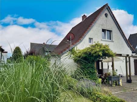 Außenansicht Außenansicht - Einfamilienhaus in 32657 Lemgo mit 91m² kaufen