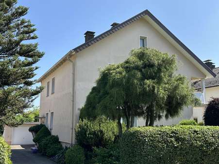 Einfahrt, Garagen Einfahrt, Garagen - Zweifamilienhaus in 32805 Horn-Bad Meinberg mit 147m² kaufen