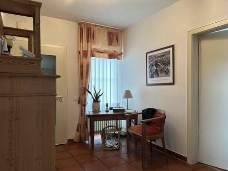 Flur EG Flur EG - Zweifamilienhaus in 32760 Detmold mit 140m² kaufen