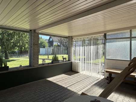 überdachte Terrasse - Doppelhaushälfte in 32825 Blomberg mit 173m² kaufen