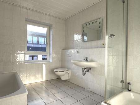 Tageslichtbad - Dachgeschosswohnung in 32760 Detmold mit 100m² kaufen