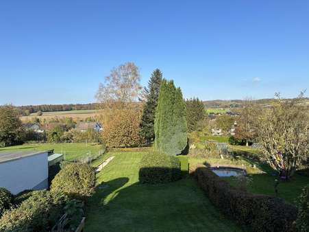 Blick vom Balkon-Fernsicht - Mehrfamilienhaus in 32683 Barntrup mit 235m² kaufen