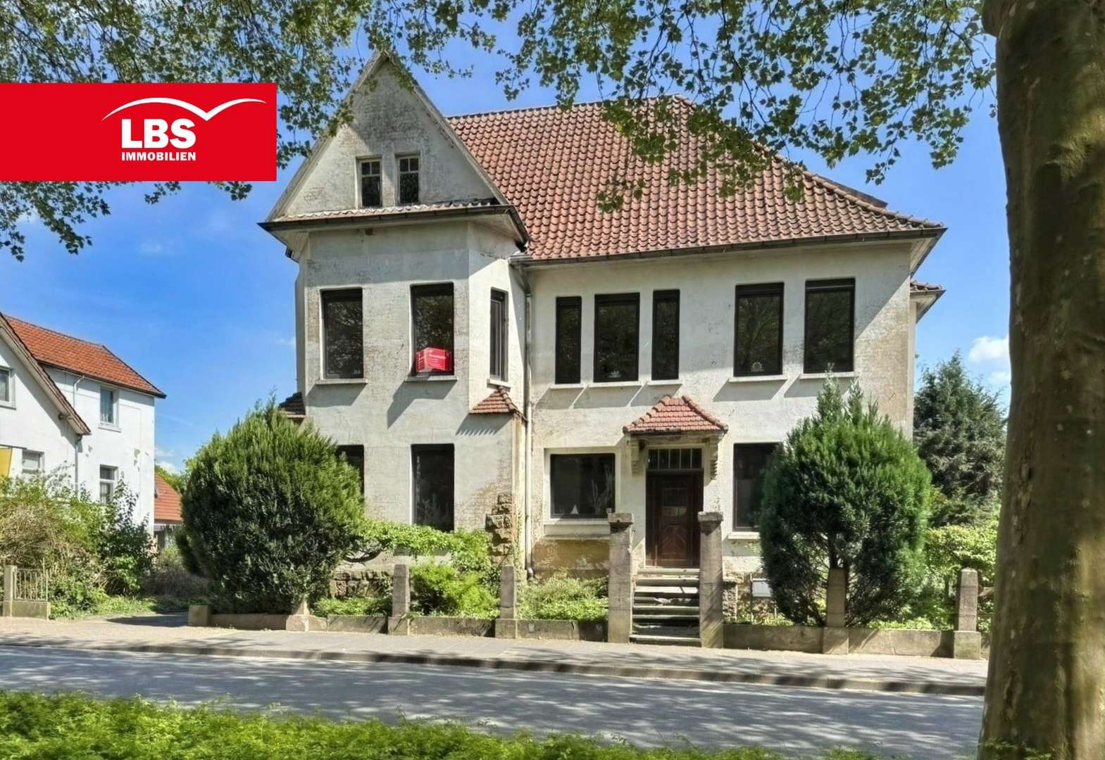 Titelbild - Villa in 32657 Lemgo mit 241m² kaufen