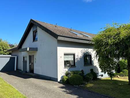 Hauseingang-Garage - Einfamilienhaus in 32805 Horn-Bad Meinberg mit 214m² kaufen