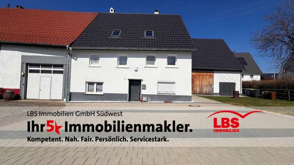 Wohnhaus - Straßenanisicht - Doppelhaushälfte in 78600 Kolbingen mit 155m² kaufen