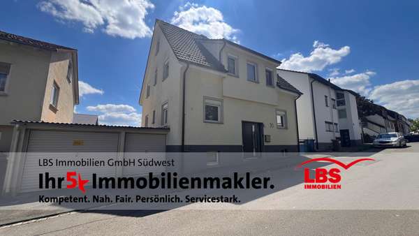 Wohnhaus Straßenansicht Wohnhaus Straßenansicht - Zweifamilienhaus in 78532 Tuttlingen mit 120m² kaufen