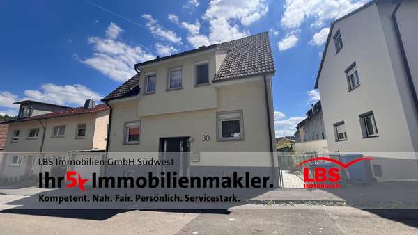 Wohnhaus Straßenansicht Wohnhaus Straßenansicht - Zweifamilienhaus in 78532 Tuttlingen mit 120m² kaufen