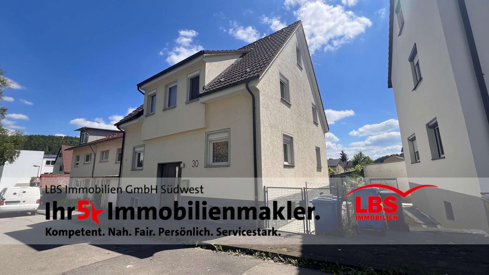 Wohnhaus Straßenansicht Wohnhaus Straßenansicht - Zweifamilienhaus in 78532 Tuttlingen mit 120m² kaufen