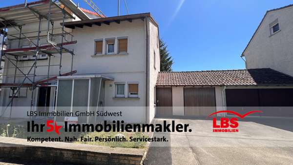 Doppelhaushälfte, Straßenseite Doppelhaushälfte, Straßenseite - Doppelhaushälfte in 78549 Spaichingen mit 76m² kaufen
