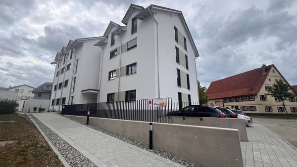 Wohngebäude - Hauszugangsbereich Wohngebäude - Hauszugangsbereich - Dachgeschosswohnung in 78532 Tuttlingen mit 82m² mieten