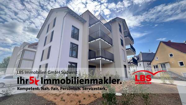 Wohngebäude - Seitenansicht Süd-West Wohngebäude - Seitenansicht Süd-West - Dachgeschosswohnung in 78532 Tuttlingen mit 82m² mieten
