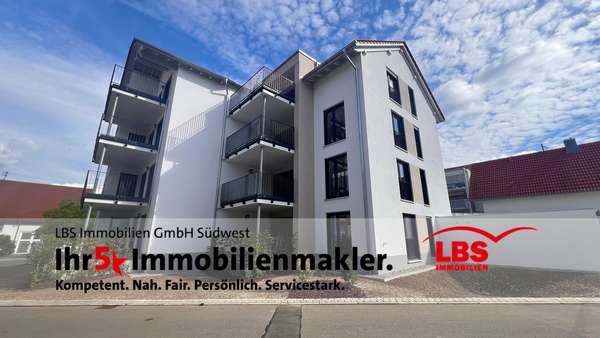 Wohngebäude - Straßenansicht Süd-Ost Wohngebäude - Straßenansicht Süd-Ost - Dachgeschosswohnung in 78532 Tuttlingen mit 82m² mieten