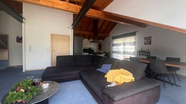Wohnzimmer / Esszimmer Wohnzimmer / Esszimmer - Dachgeschosswohnung in 78606 Seitingen-Oberflacht mit 103m² kaufen