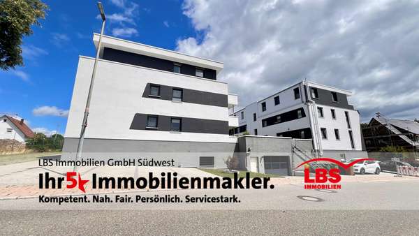 Straßenansicht Wohnanlage - Penthouse-Wohnung in 78609 Tuningen mit 104m² kaufen