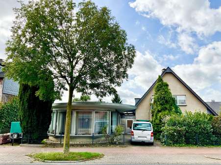 Außenansicht - Einfamilienhaus in 47228 Duisburg mit 255m² kaufen