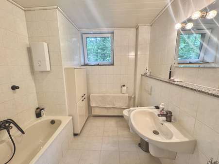 Bad - Erdgeschosswohnung in 47198 Duisburg mit 62m² kaufen