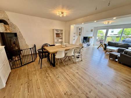 Wohn-/Esszimmer Wohn-/Esszimmer - Reihenmittelhaus in 47179 Duisburg mit 113m² kaufen