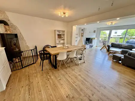 Schmuckes Haus: Modern, sympathisch, tolles Platzangebot und hoch aktuell!
