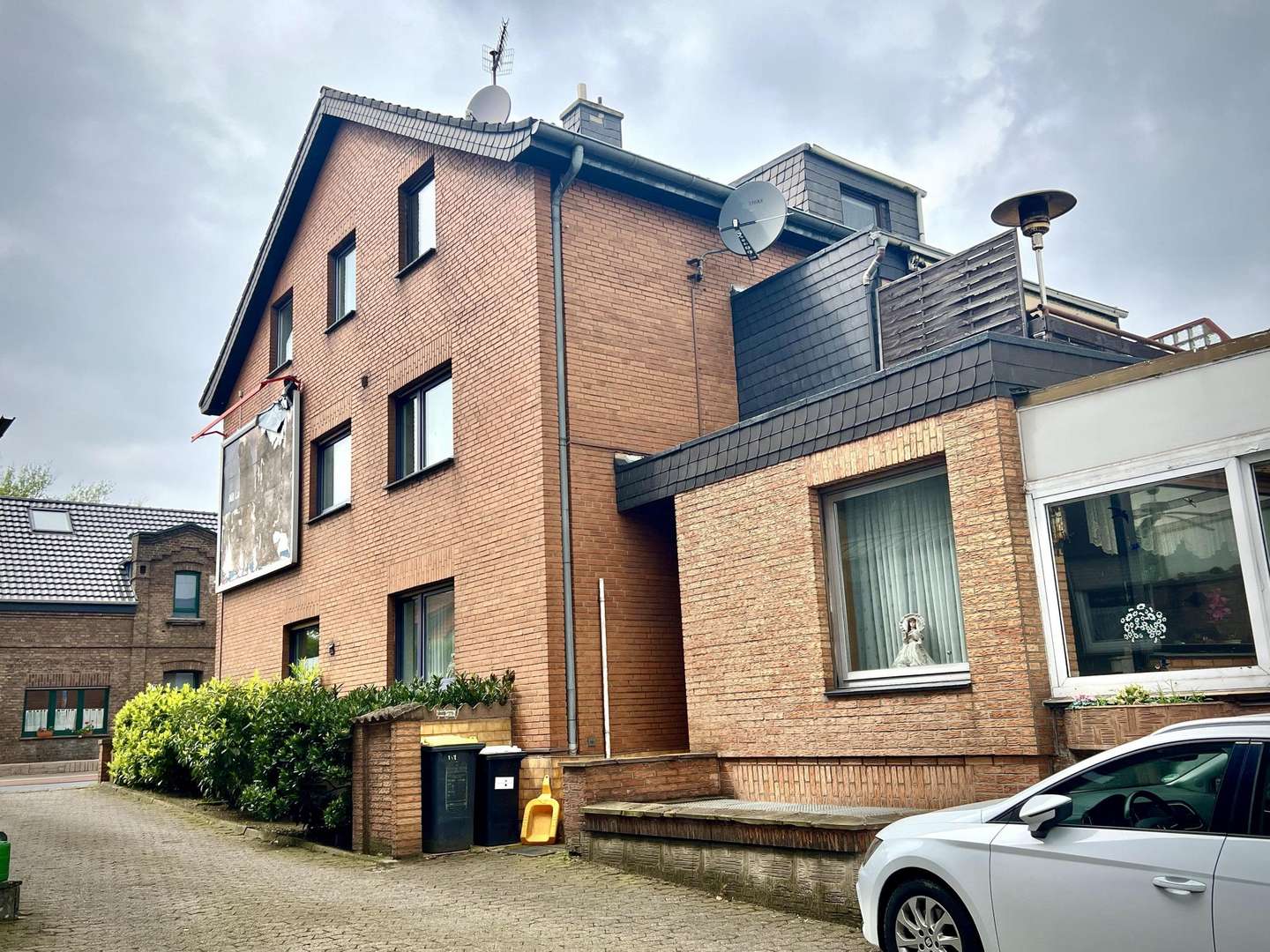 Seitenansicht - Mehrfamilienhaus in 47239 Duisburg mit 214m² kaufen