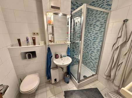 Gäste-WC mit Dusche Gäste-WC mit Dusche - Reihenmittelhaus in 47167 Duisburg mit 102m² kaufen