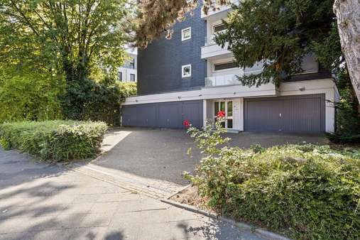 Hausansicht Hausansicht - Erdgeschosswohnung in 40470 Düsseldorf mit 108m² kaufen