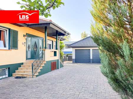 Haus - Ausstellungsfläche in 59557 Lippstadt mit 145m² kaufen