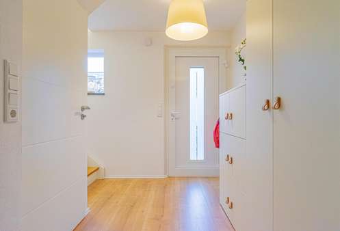 Diele - Reihenmittelhaus in 59557 Lippstadt mit 96m² günstig kaufen
