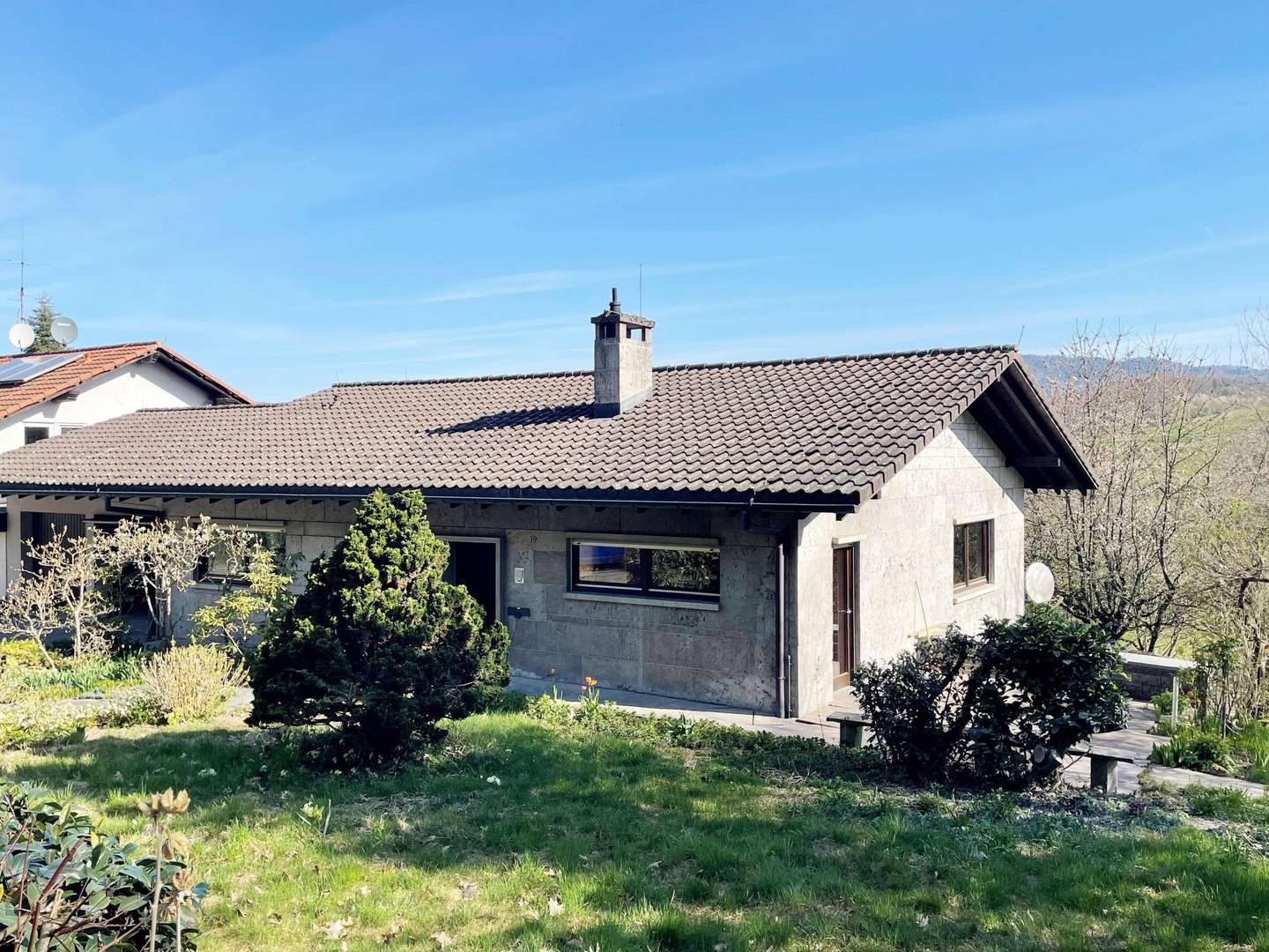 Die Hausansicht - Einfamilienhaus in 79650 Schopfheim mit 225m² kaufen