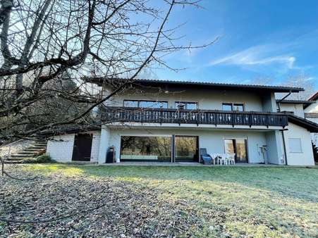 Die Hausansicht vom Garten - Einfamilienhaus in 79650 Schopfheim mit 225m² kaufen